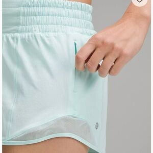 Lululemon Hotty Hot High-Rise Lined Short 2.5"